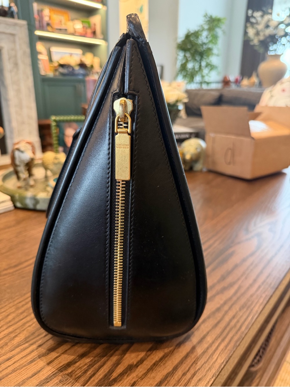 Alexander McQueen’s Iconic Heroine Bag in Black - Picture 5 of 9